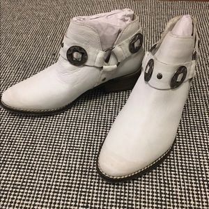 White vintage7 booties
